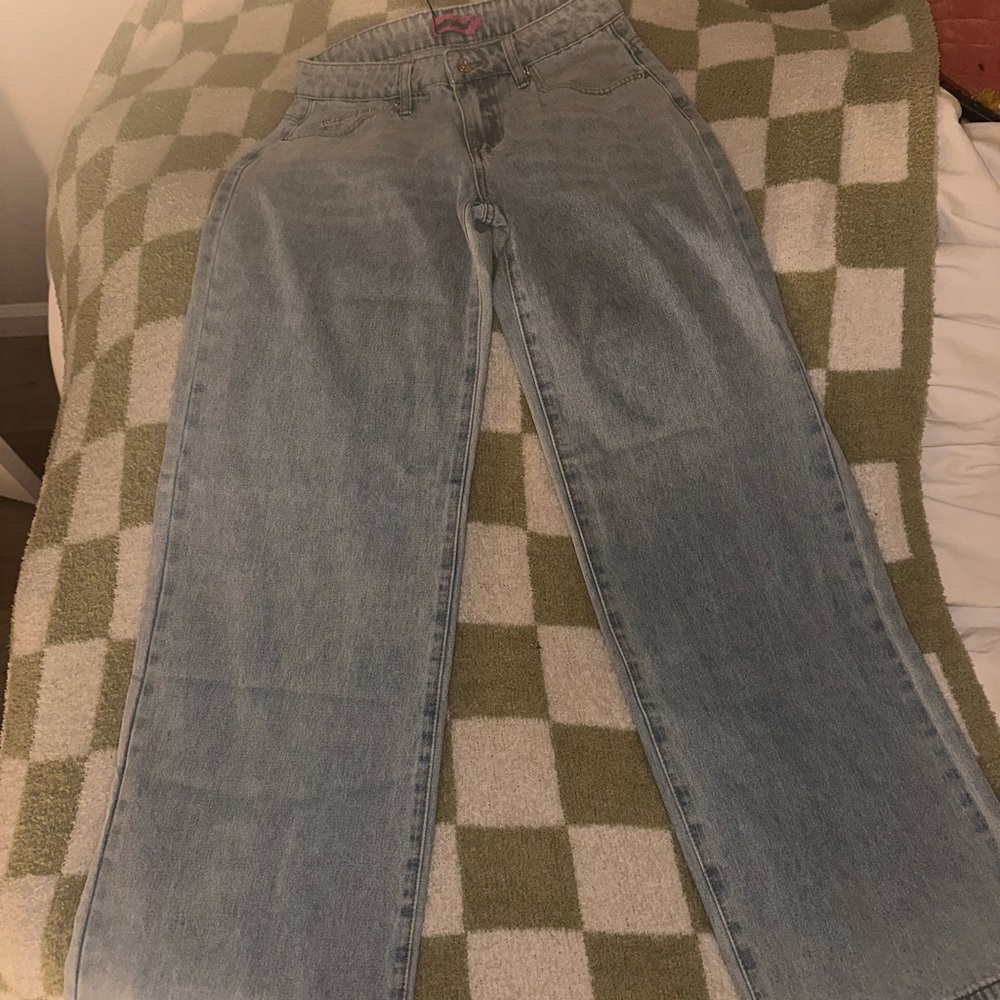 BRAND NEW Edikted Raelynn Washed Low Rise Jeans - Picture 3 of 4